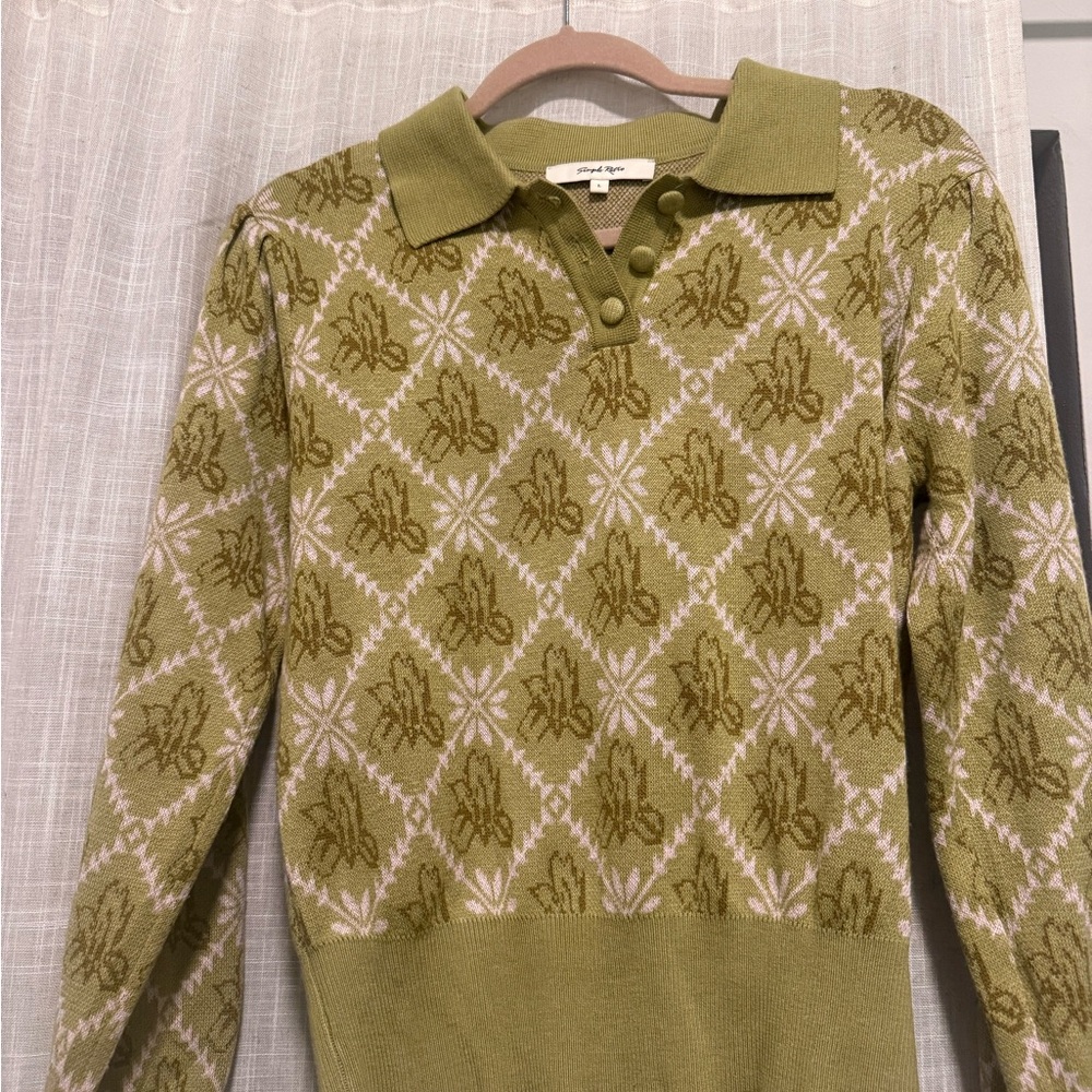 Vintage-Inspired Olive Green Patterned Polo Sweater
